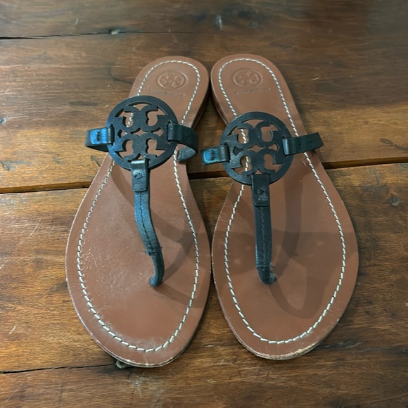 Black Tory Burch Mini Miller Sandels - Picture 1 of 5